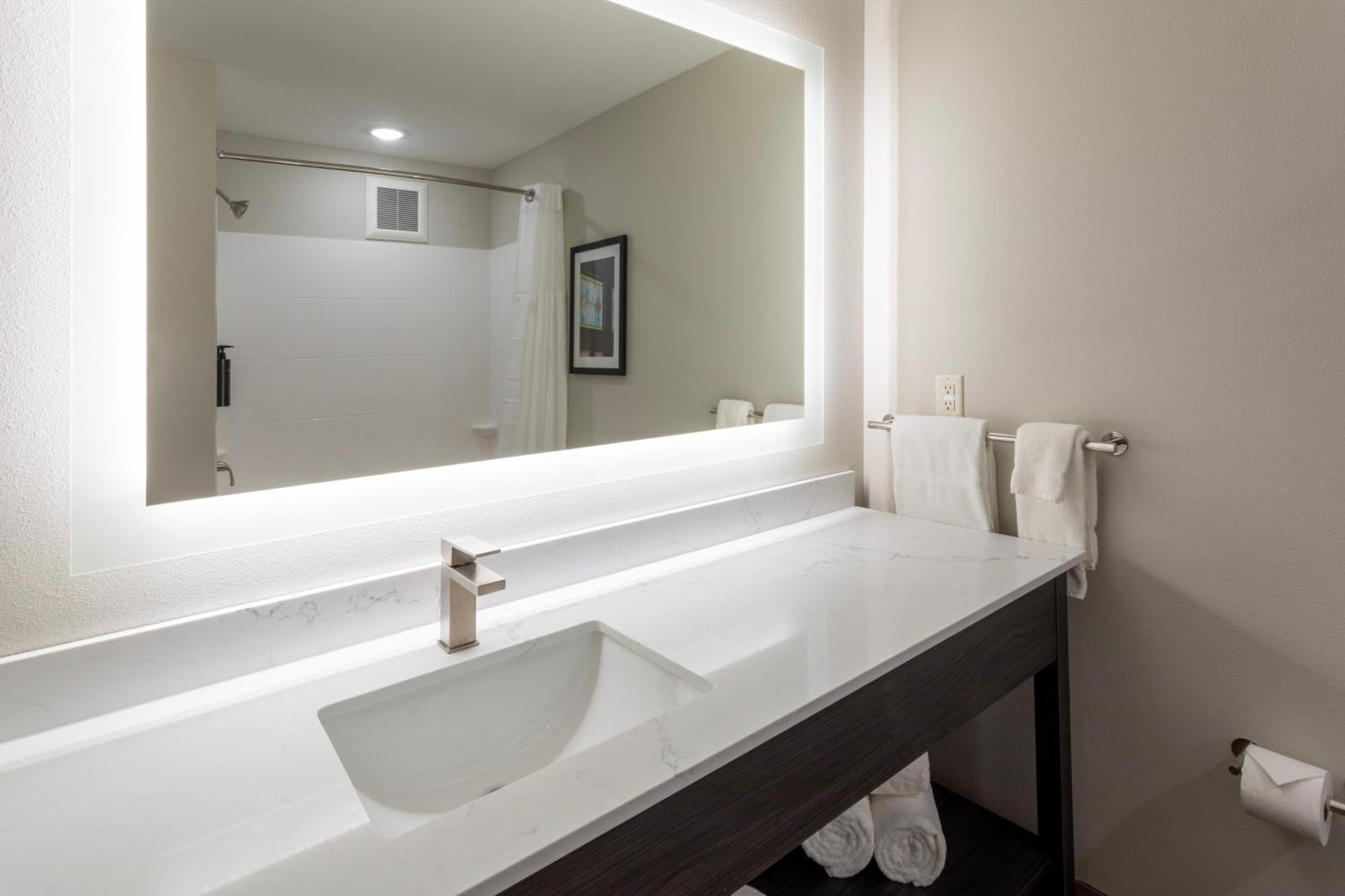 Grandstay Hotel & Suites Johnston-Des Moines, Ia Ngoại thất bức ảnh